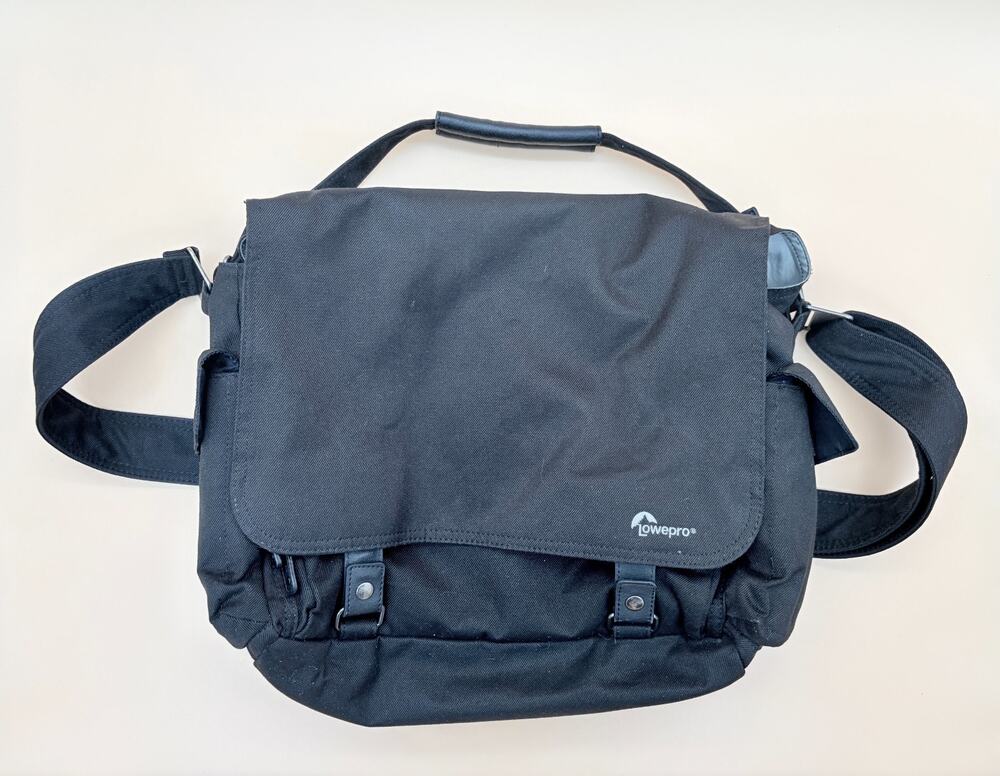 Camera Bag Lowepro Urban Reporter 250 DSLR Laptop Messenger Shoulder Black